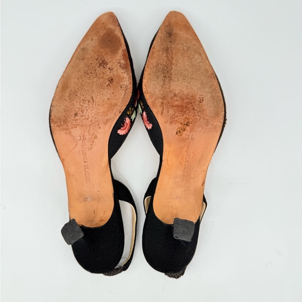 Manolo Blahnik Vilido Black Multicolor floral Embroidered slingback pumps EU 38 - Picture 8 of 9